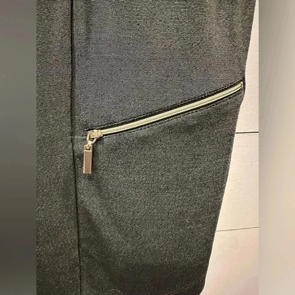 Chico’s TRAVELERS CLASSIC
Zipper Vest- size 2 - Picture 2 of 5